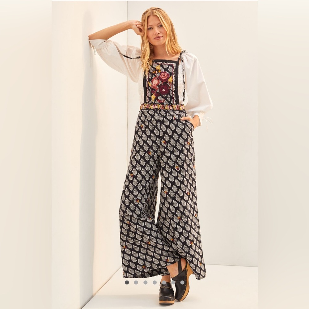 ANTHROPOLOGIE Black Floral Embroidered Wide Leg Apron Jumpsuit Overalls Size 6